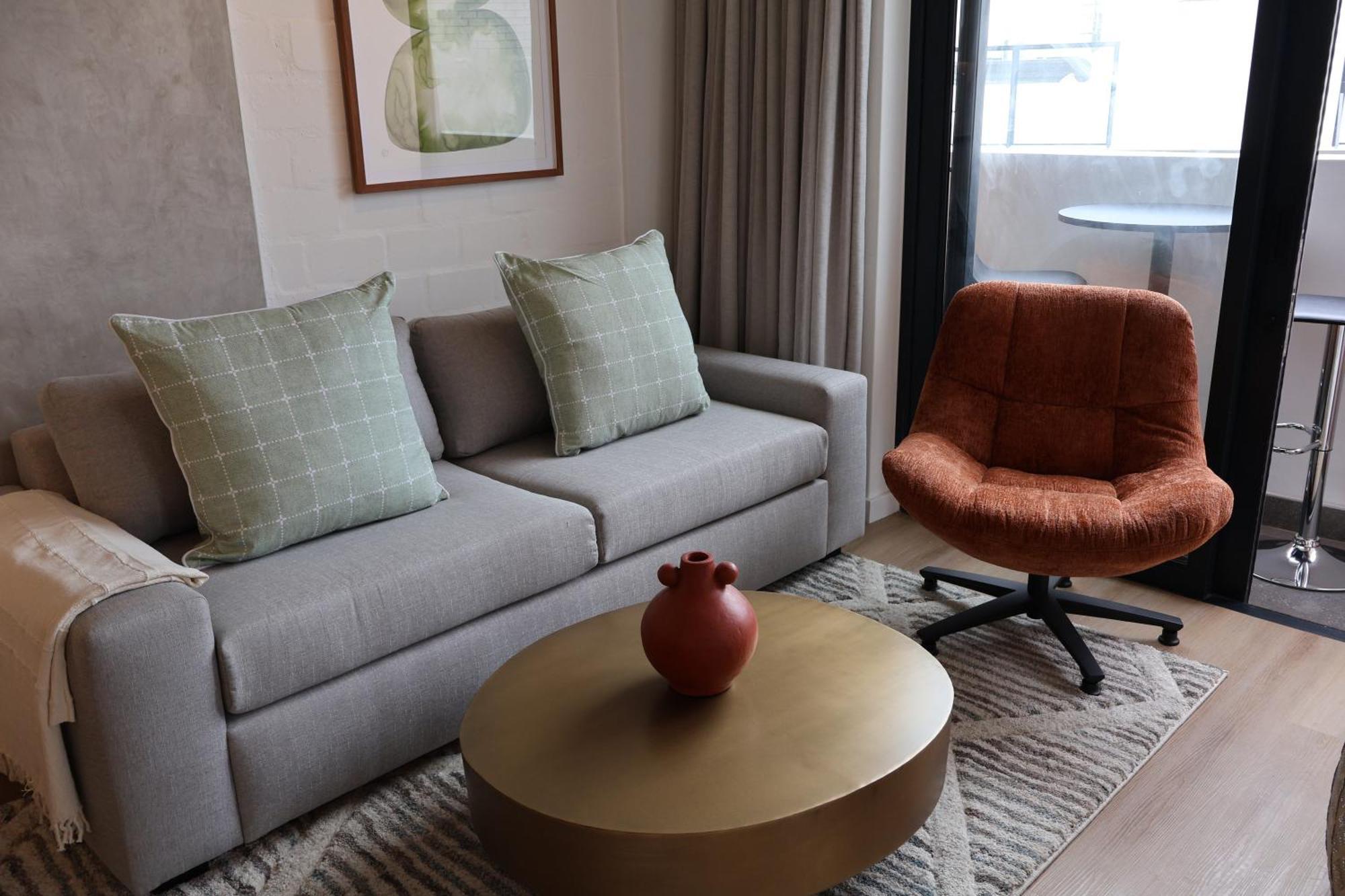 Eighty2 On M - Fluent Luxury Serviced Cape Town