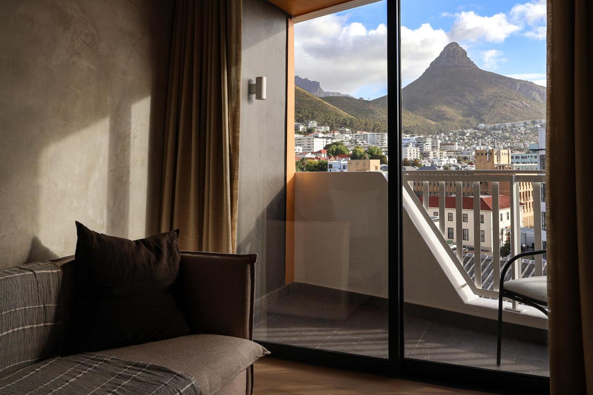 Eighty2 On M - Fluent Luxury Serviced Cape Town