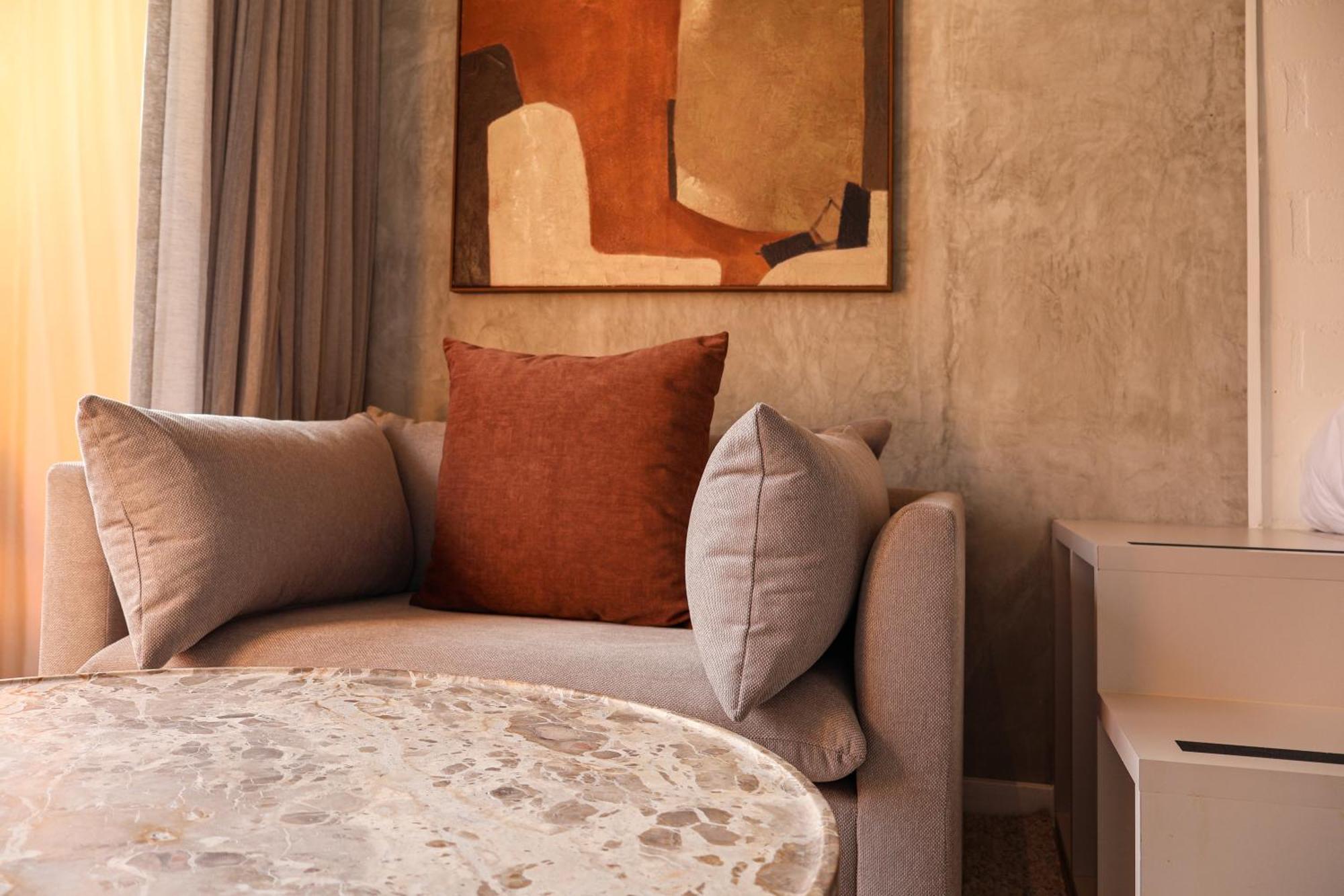 Eighty2 On M - Fluent Luxury Serviced Cape Town